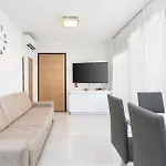 Betty - Mpolo Apartment