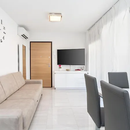 Betty - Mpolo Apartment